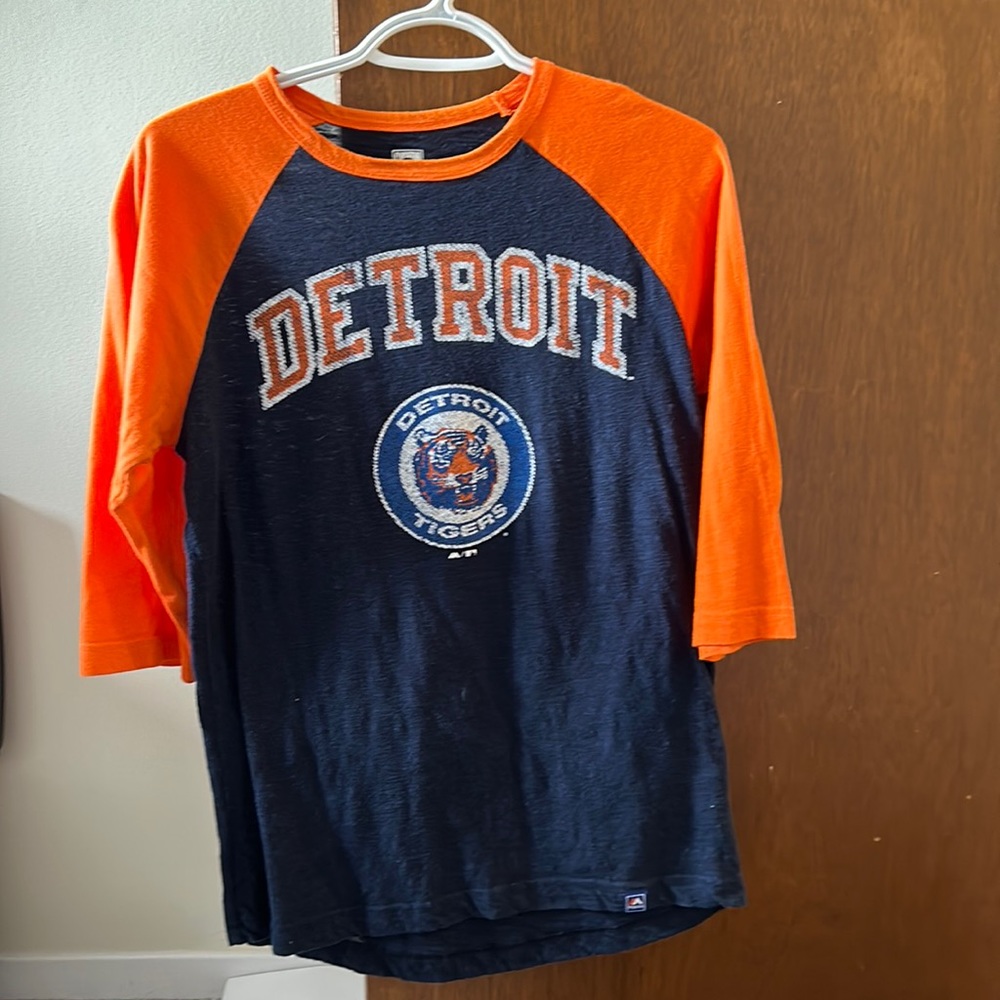 Women’s Detroit tigers shirt